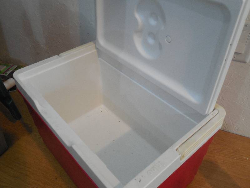 lot 14 image: Igloo Picnic Basket Cooler