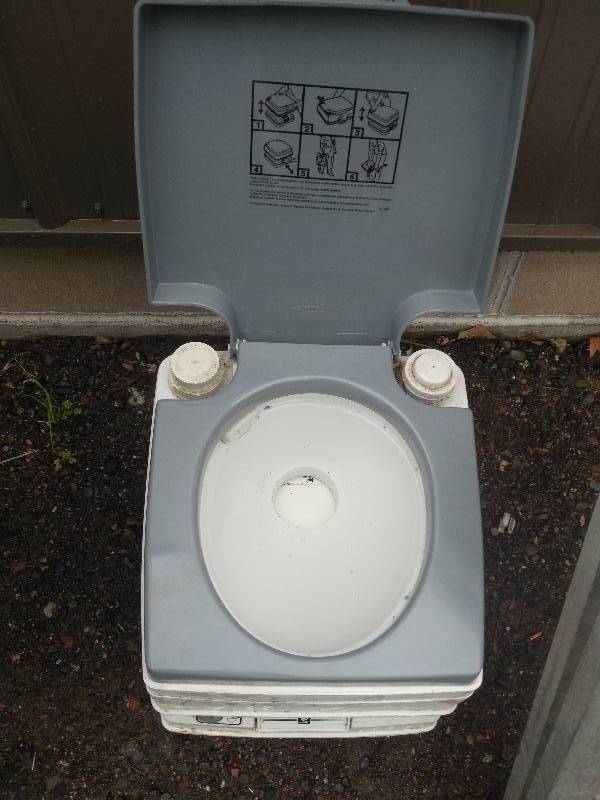 lot 4 image: portable RV toilet