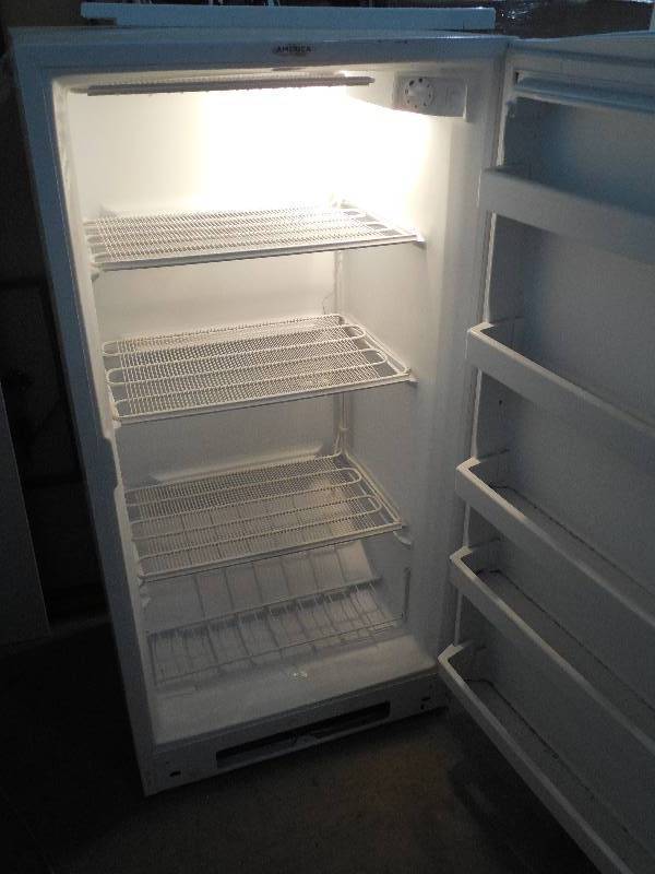 lot 41 image: WHIRLPOOL VERTICAL FREEZER 16cf