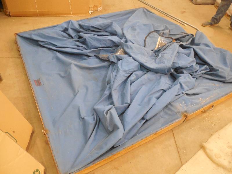 lot 43 image: Suit case style 8x8 Portable Fish house