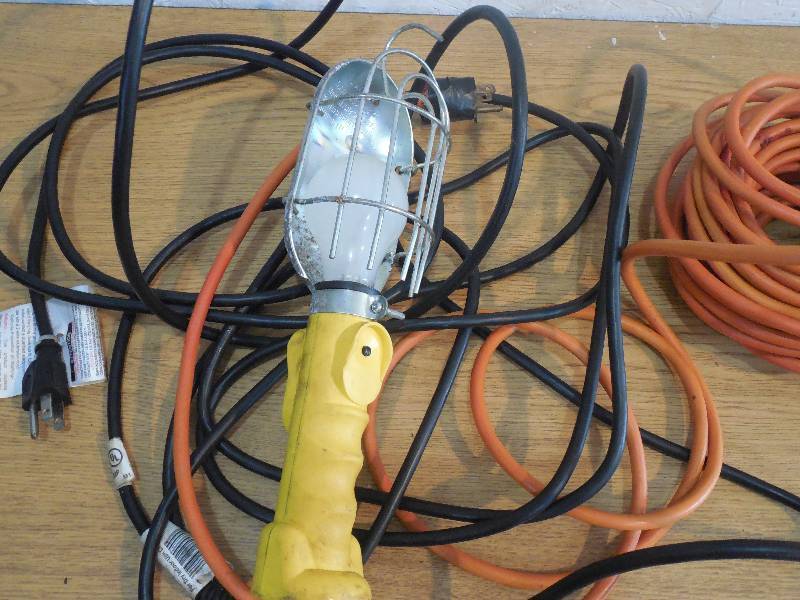 lot 8 image: 50 ft Extension Cord and Trouble Light