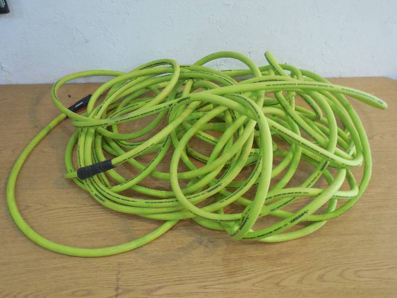 lot 18 image: HUSKY 38 AIR HOSE 100