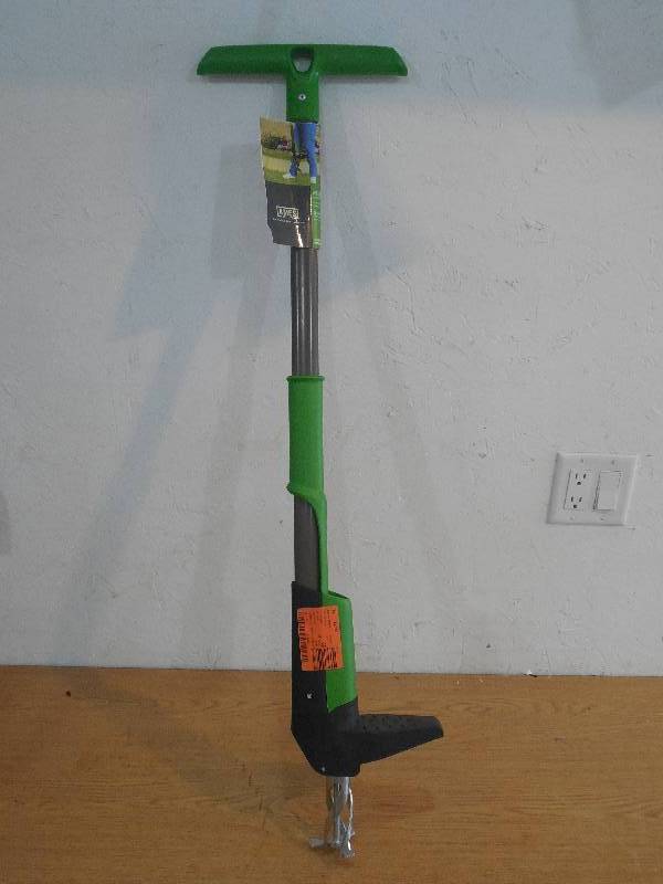 lot 19 image: Ames Stand-Up Weeder