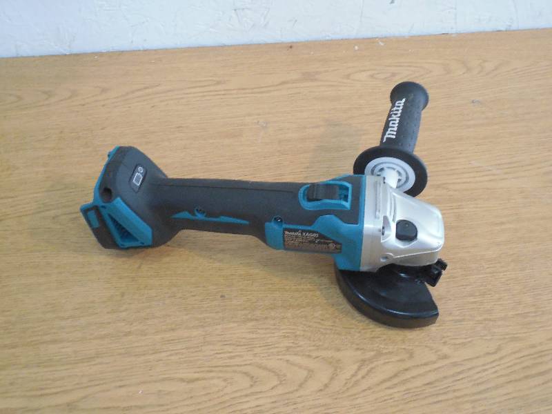 lot 35 image: Makita 18-Volt LXT Lithium-Ion Brushless 4-12 in. Cordless Cut-OffAngle Grinder