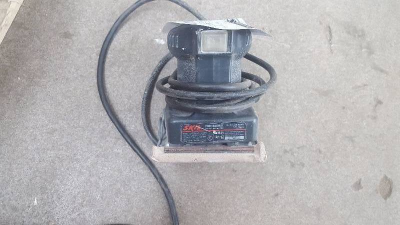 lot 71 image: Skil Orbital Sander - Model 7575