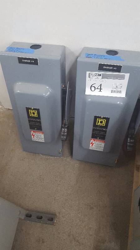 lot 64 image: Lot of (2) 100 Amp Fusible Disconnects 3 phase, 240 V with 90 A Fuses Nema 1