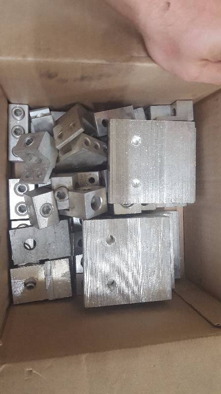 lot 81 image: Box Lot of Miscellaneous Mechanical Lugs