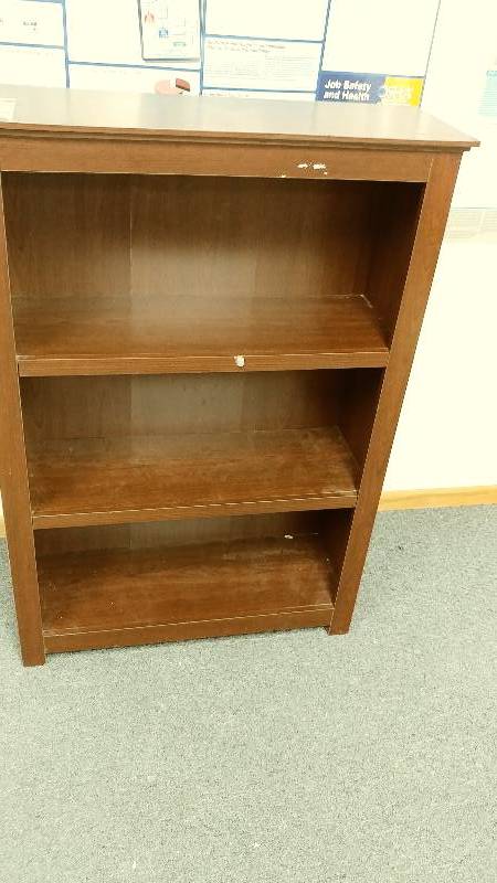 lot 4 image: Bookshelf