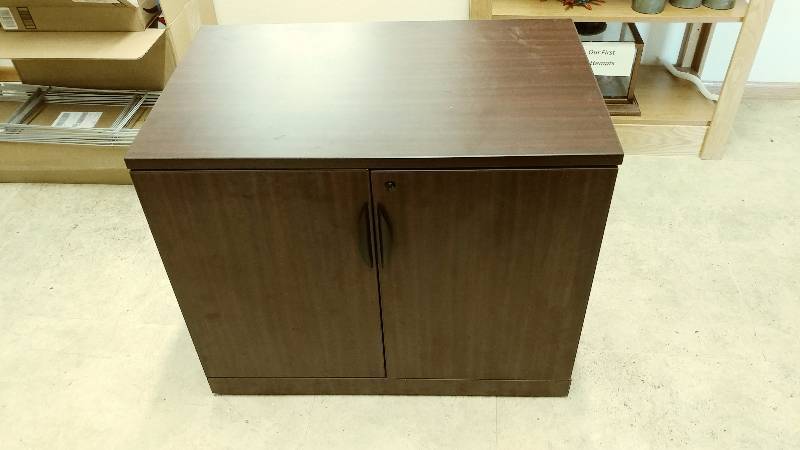 lot 5 image: Cabinet