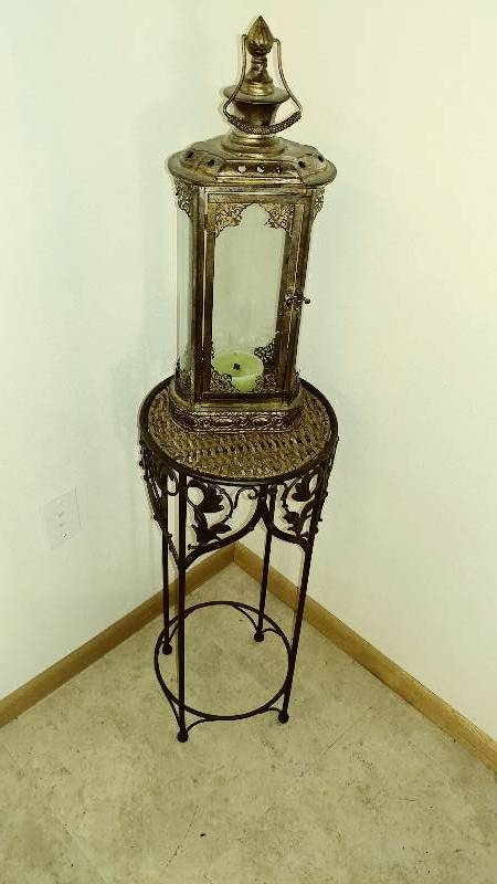 lot 6 image: Decorative Stand - Candle HolderDisplay