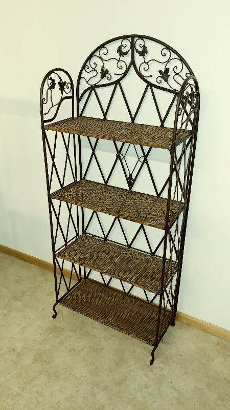 lot 17 image: Bakers Rack