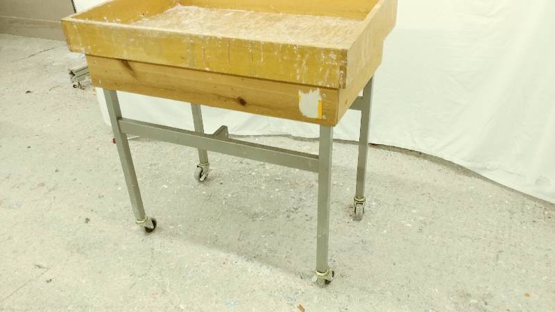 lot 206 image: Table