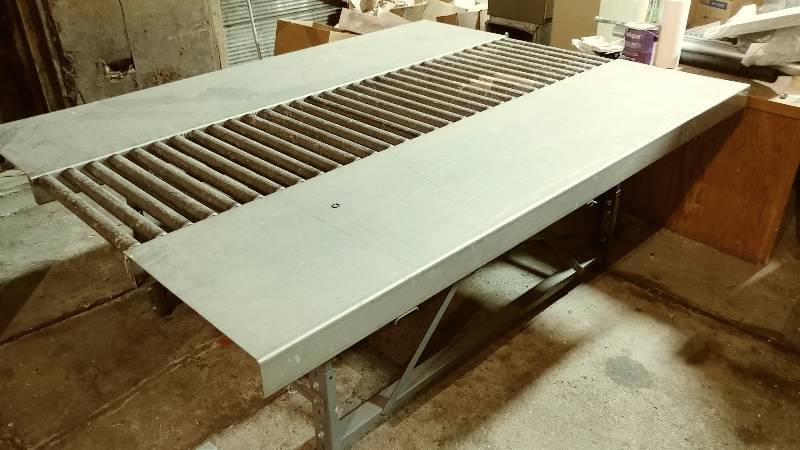 lot 242 image: Dual Work Station with Gravity Conveyor