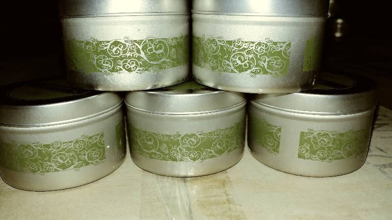 lot 128 image: 500 NEW Round Metal Tins with Covers (6oz)