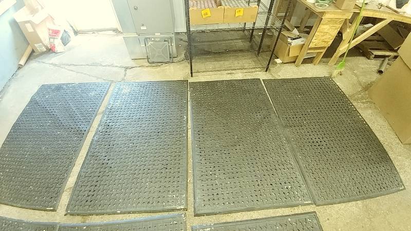 lot 27 image: 4 -Anti-Fatigue Mats
