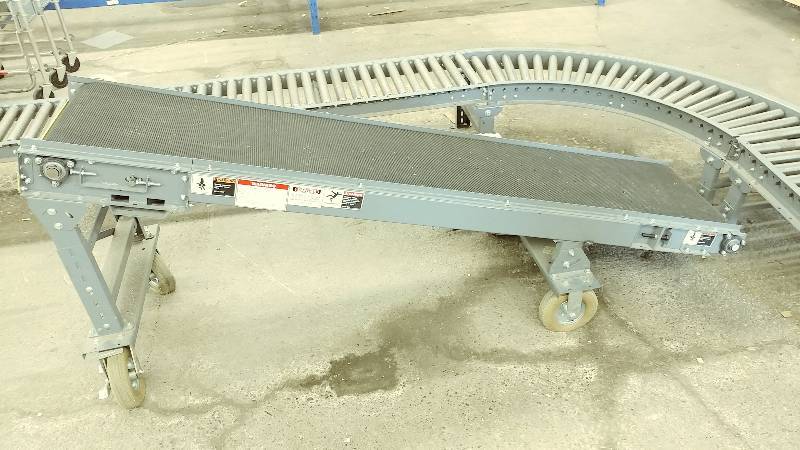 lot 103 image: Titan Lifting Conveyor