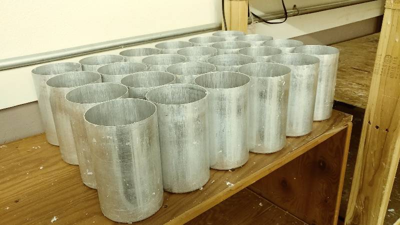 lot 378 image: 24 Seasoned 4x6.5 Candle Molds