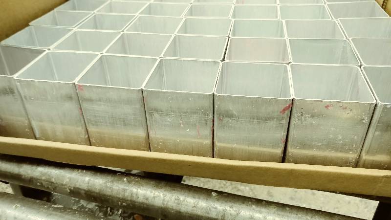 lot 370 image: 35 Seasoned 3x4 Square Candle Molds