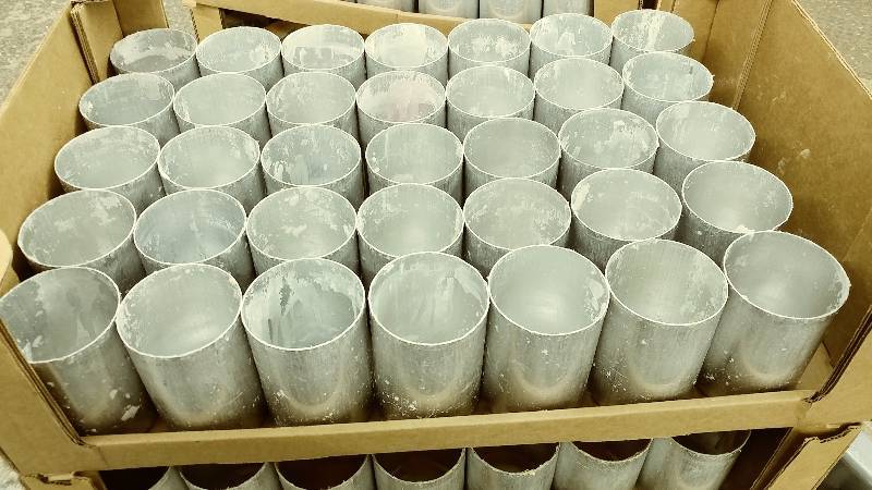 lot 334 image: 35 Seasoned 3x4 Candle Molds