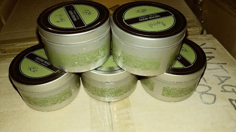 lot 129 image: 500 NEW Round Metal Tins with Covers (6oz)