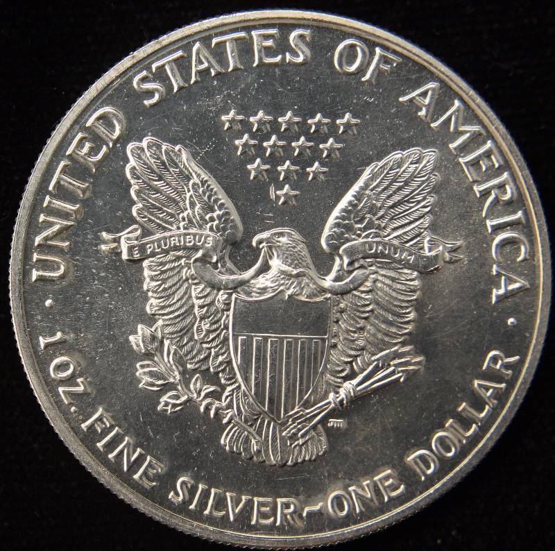1990 AMERICAN SILVER EAGLE 1 TROY OZ. .999 FINE SILVER DOLLAR