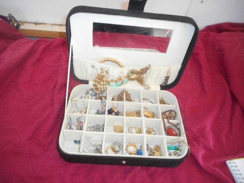 JEWLERY BOX AND JEWLERY
