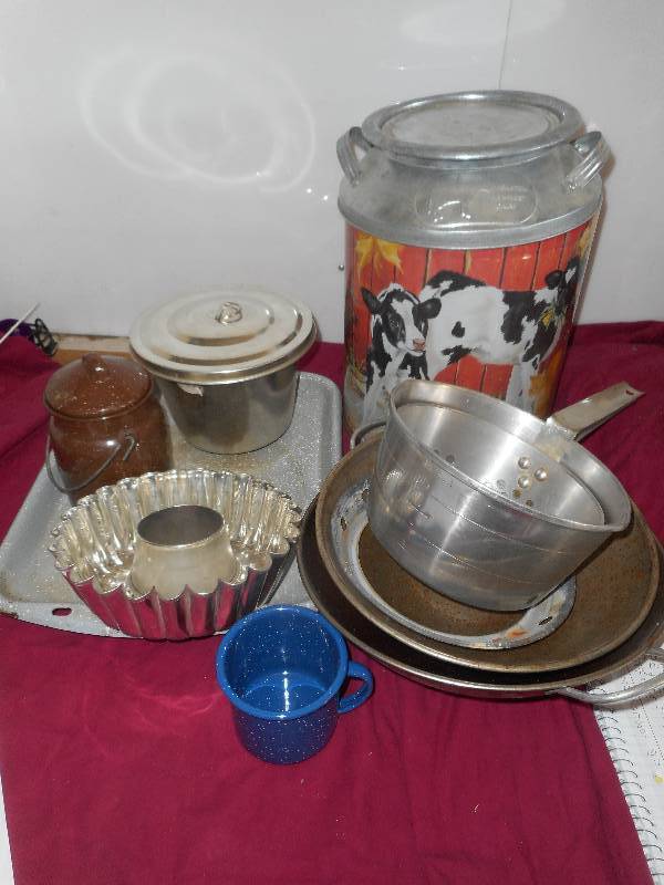 VINTAGE METAL WARE