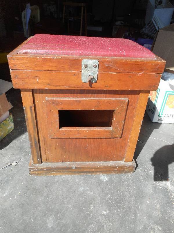 VINTAGE WOODEN ICE FISHING BOX