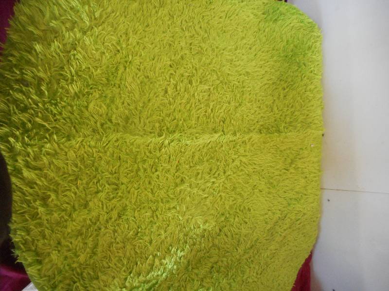 40 INCH GREEN THROW RUG