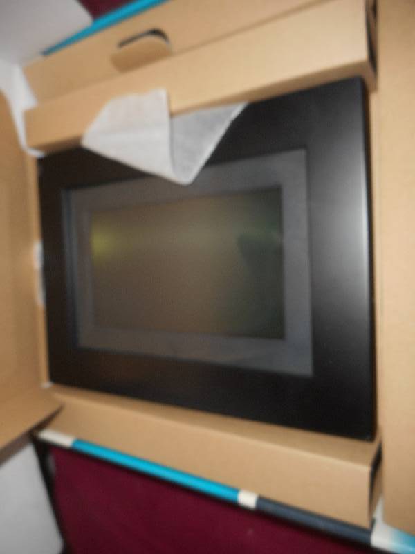 7 INCH DIGITAL PHOTO FRAME