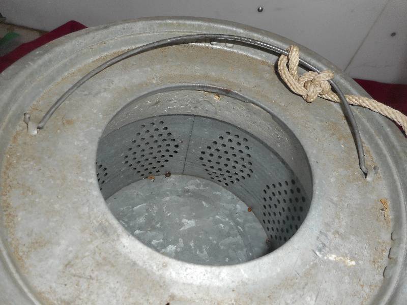ANTIQUE LIFE MINNOW BUCKET