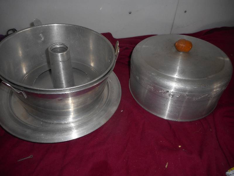 ANTIQUE BUNT PAN ,PLATE , AND COVER