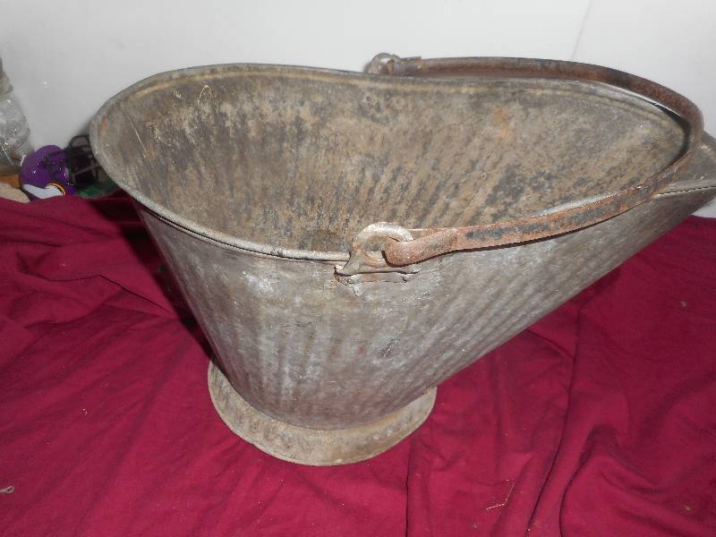 ANTIQUE COAL PAIL