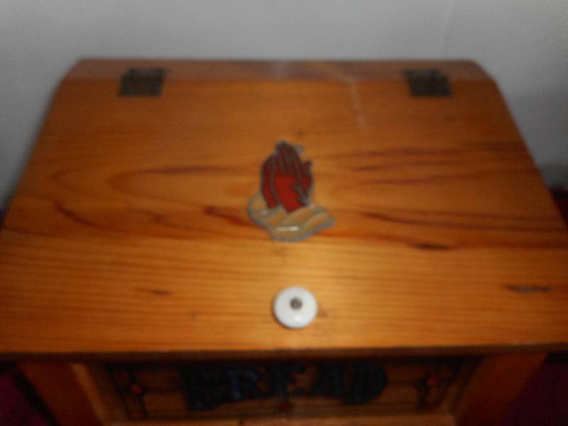 VINTAGE OAK BREAD BOX