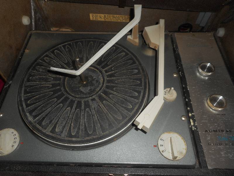 VINTAGE ADMIRL RECORD PLAYER