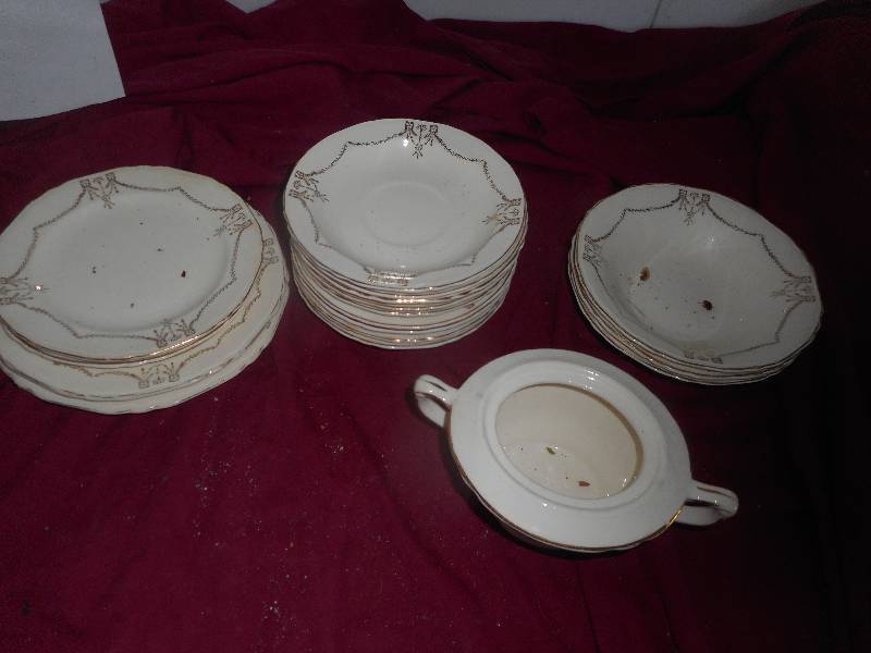 VINTAGE CROWN POTTERYS CO GOLD RIMMED GLASSWEAR