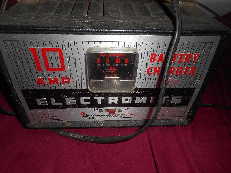 ELECTROMITE 10 AMP BATTERY CHARGER