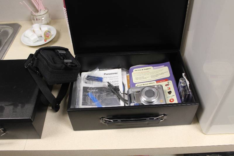Metal Case w Panasonic  Lumix 5.0MP Camera, Instruction Manuals, Cables