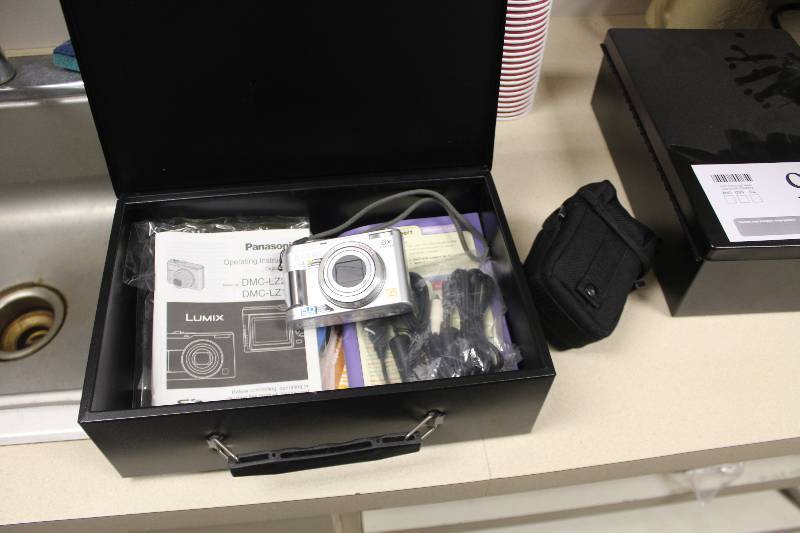 Metal Case w Panasonic  Lumix 5.0MP Camera, Instruction Manuals, Cables