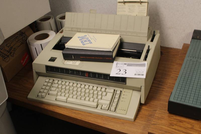 IBM Wheelwriter 30 Series II Typewriter w Owners Manual