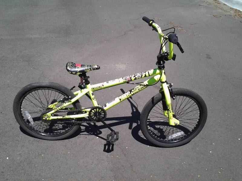 lot 6 image: Chaos Freestyle 20 Inch BMX Bike