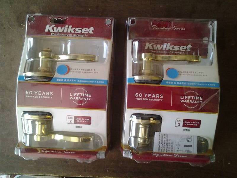 lot 51 image: Pair Brass Kwik-Set Hall, & Closet Door Handles