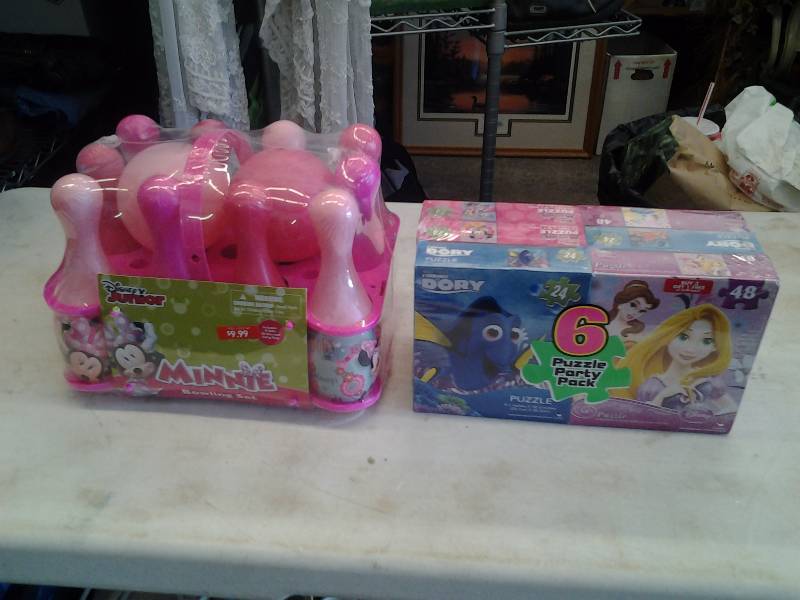 lot 54 image: Mini Mouse Bowling Set, 6-Pack Of Puzzles