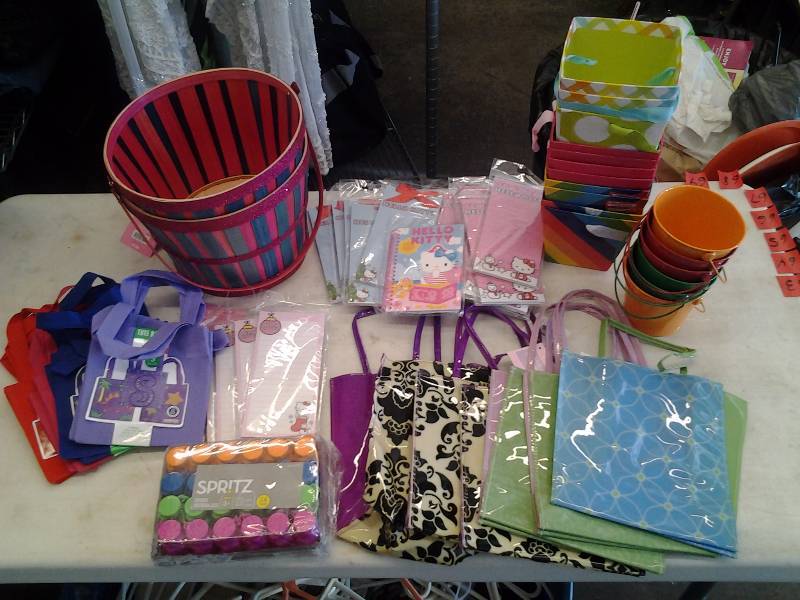 lot 63 image: Lot Of Great Fun Party Items, Goody Bag Fillers, Baskets, Bubbles