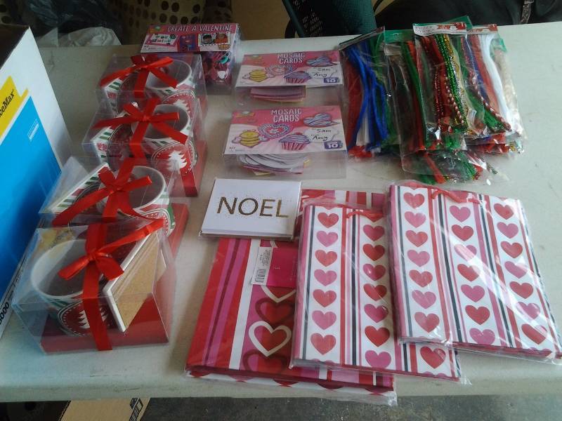 lot 73 image: Mug Gift Sets, Craft Pipe Cleaners, Valentines, Gift Bags, Gift Sets