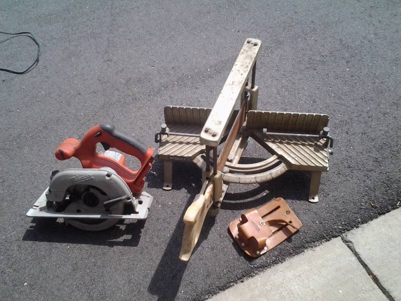 lot 86 image: Combination Miter Box & Milwaukee 18 Volt Circular Saw (No Battery)