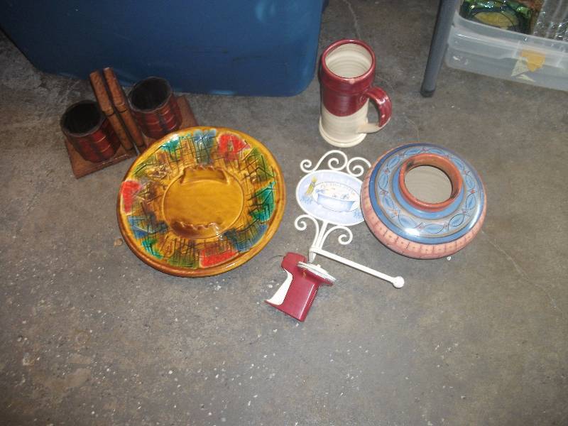 lot 107 image: Pottery Items, Pair Of Book Ends, Label Maker, Wall Decor