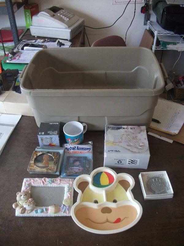 lot 108 image: Baby Feeding Set, Divided Plate, Picture Frame, Cups - Includes Tote