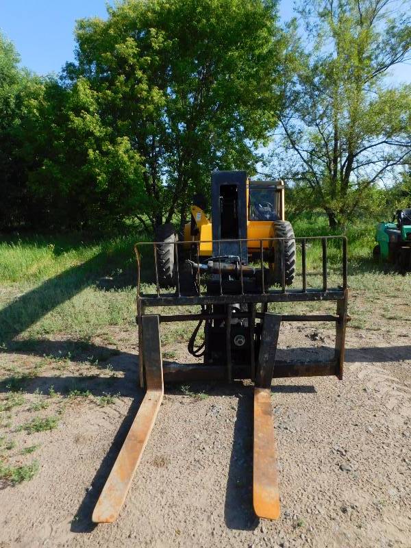 lot 1 image: 2014 Load Lifter 842-G 8000lb Shooting Boom Forklift