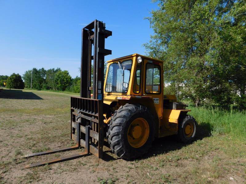 lot 2 image: 1996 Sellick SD80 8000lb Rough Terrain Forklift